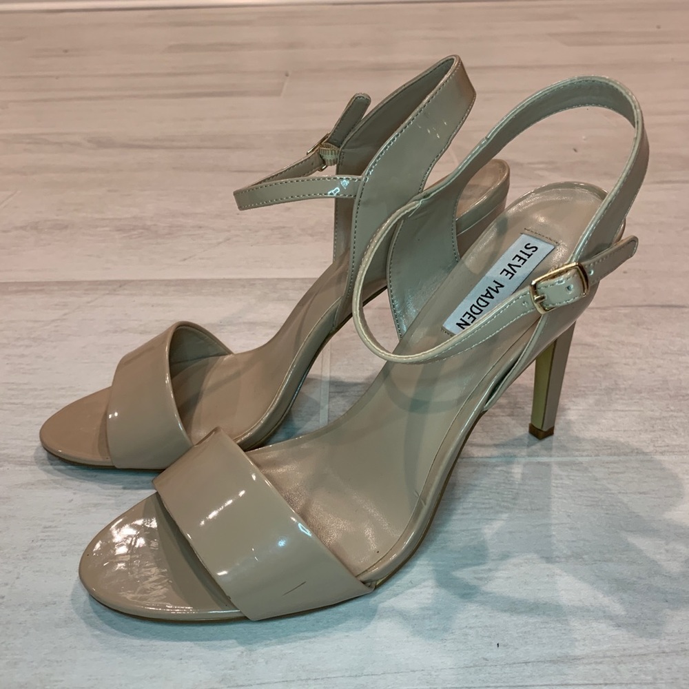 Steve Madden Sandals, tan patent, 10